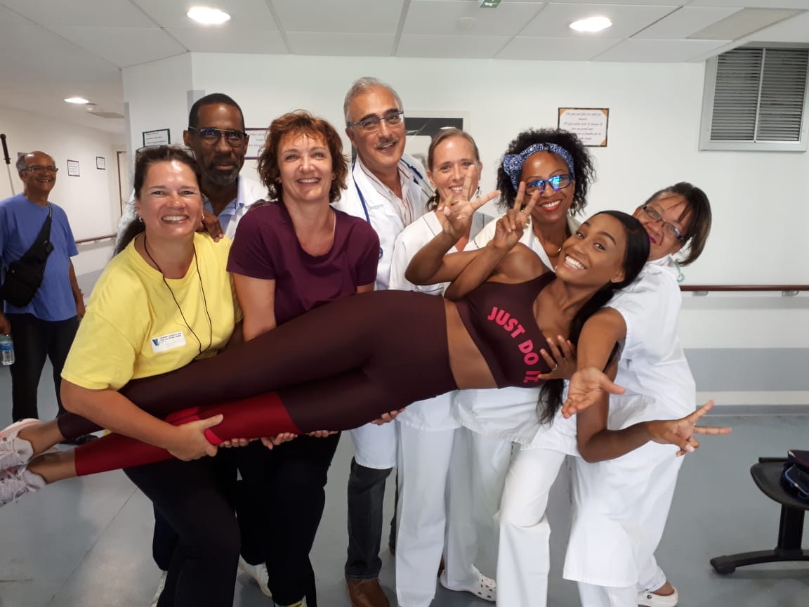 Morgane Thérésine avec des professionnels de santé et des patients lors d’une action de prévention et d’activité physique en Guadeloupe en 2018